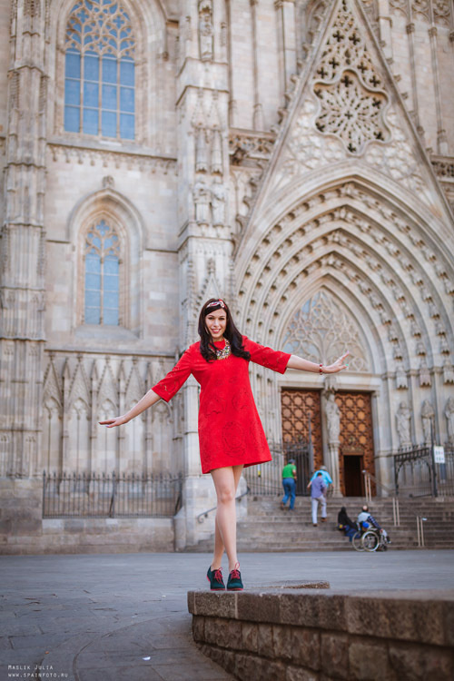 Elegante sesión de fotos en el puerto de Barcelona. Fotógrafo en Barcelona  Maslik Yulia