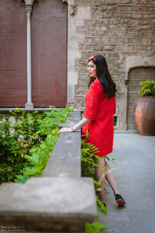 Elegante sesión de fotos en el puerto de Barcelona. Fotógrafo en Barcelona  Maslik Yulia