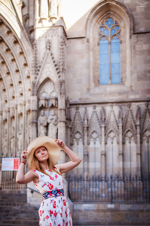Portrait photo session in the Gothic quarter. Photographer in Barcelona Spain Maslik Yulia
