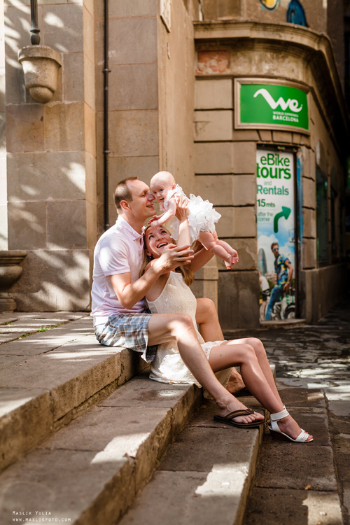 Летняя семейная фотосессия в Барселоне. Фотограф в Барселоне Испании Маслик Юлия