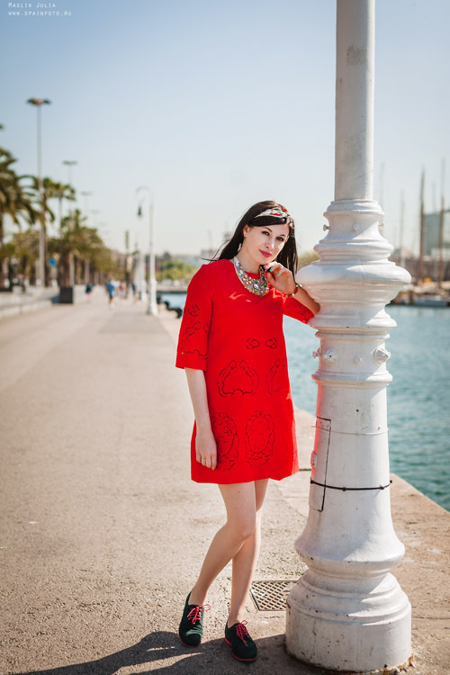 Elegante sesión de fotos en el puerto de Barcelona. Fotógrafo en Barcelona  Maslik Yulia