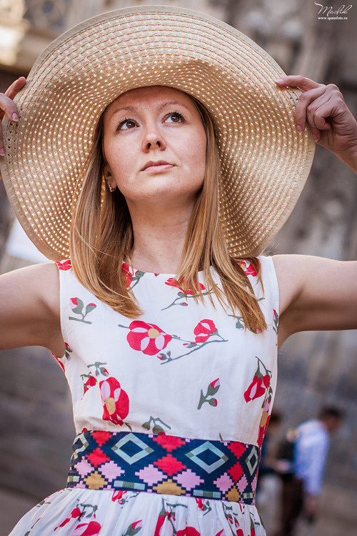 Portrait photo session in the Gothic quarter. Photographer in Barcelona Spain Maslik Yulia