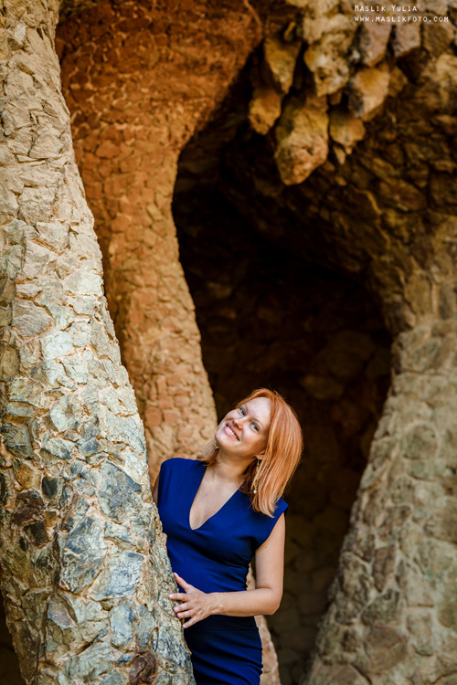Pregnancy photo shoot in Park Guell. Photographer in Barcelona Spain Maslik Yulia