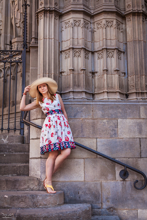 Portrait photo session in the Gothic quarter. Photographer in Barcelona Spain Maslik Yulia
