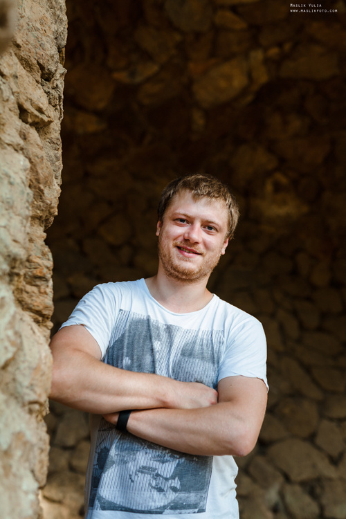 Pregnancy photo shoot in Park Guell. Photographer in Barcelona Spain Maslik Yulia