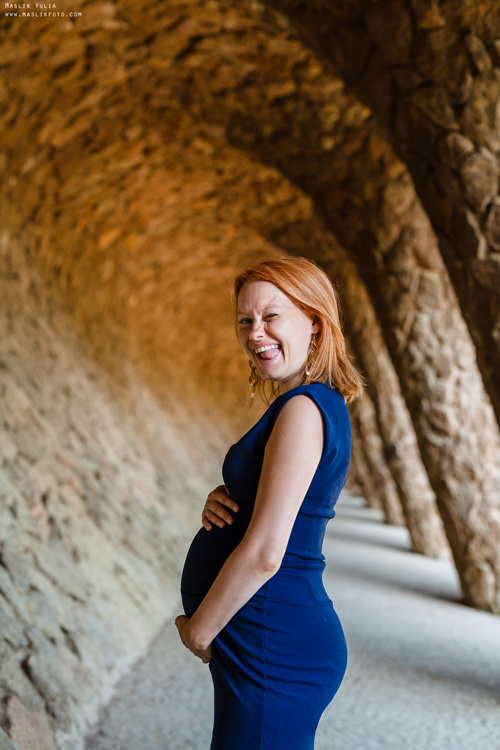 Pregnancy photo shoot in Park Guell. Photographer in Barcelona Spain Maslik Yulia
