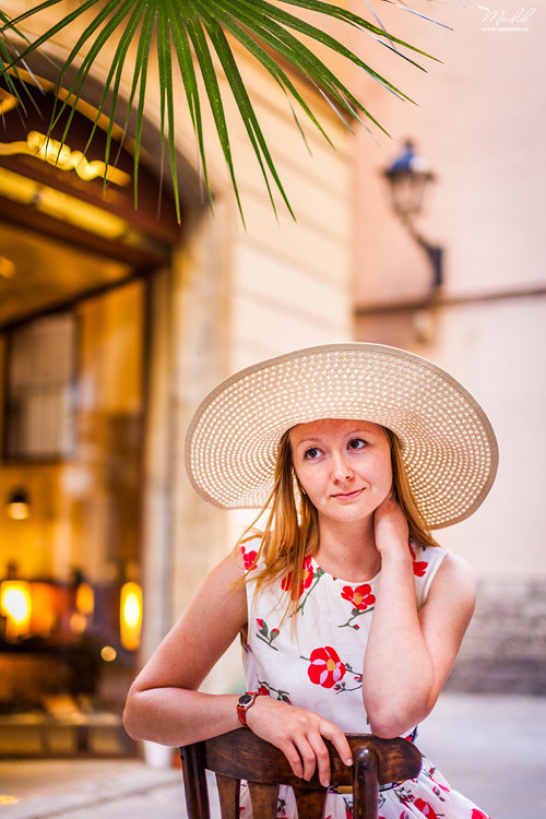 Portrait photo session in the Gothic quarter. Photographer in Barcelona Spain Maslik Yulia