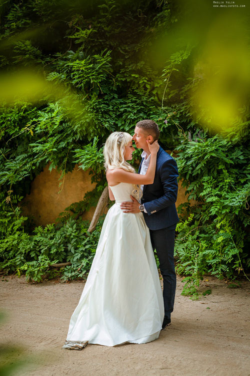 Sesja zdjęciowa w parku w Barcelonie. Fotograf w Barcelonie Hiszpanii Maslik Yulia