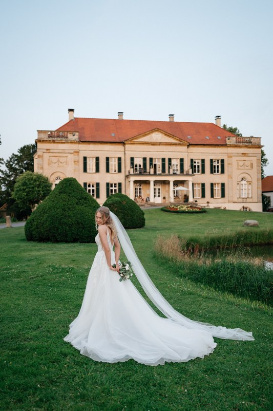 bride classic photoshoot at schloss harkotten