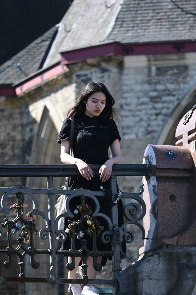 UrbanFrames. Lifestyle & Travel Portrait photography in Paris Shyl