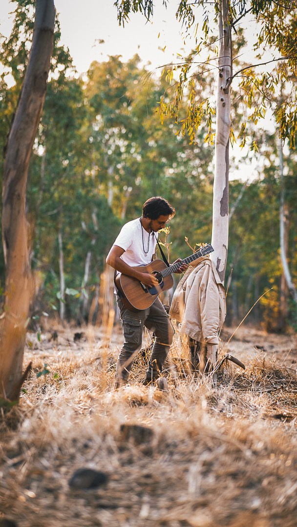 שירותים. יותם שחר צילום ועריכה
