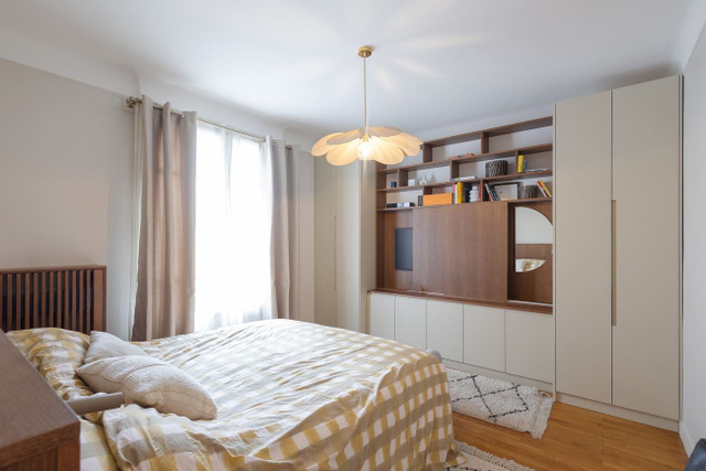 Chambre : rangements mis en valeur