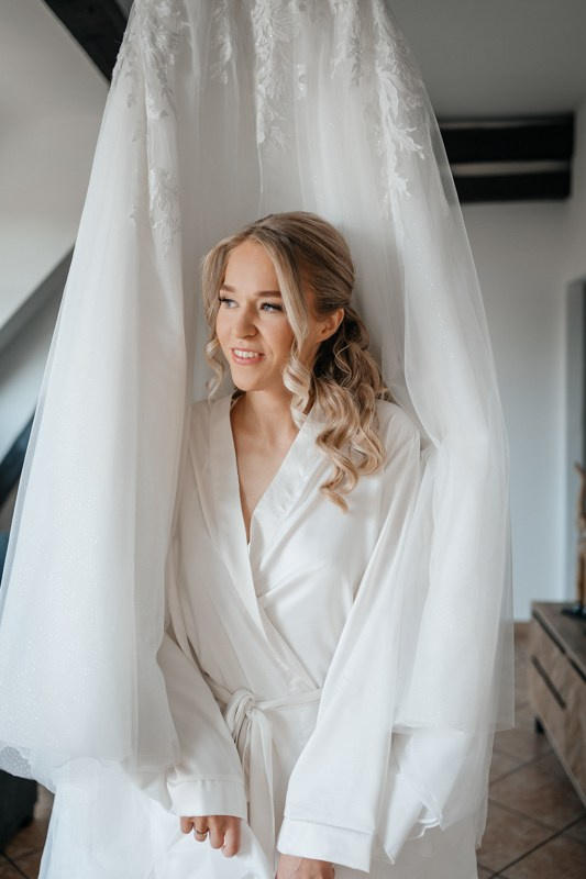 bride portrait at getting ready