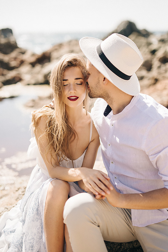 Свадебное лавстори на морском берегу. Свадебный фотограф в Риге Юрий Кор