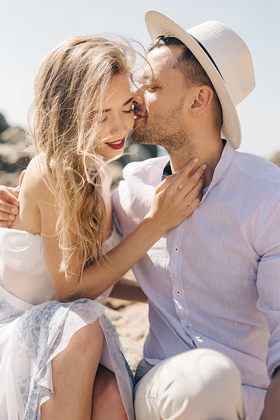Свадебное лавстори на морском берегу. Свадебный фотограф в Риге Юрий Кор