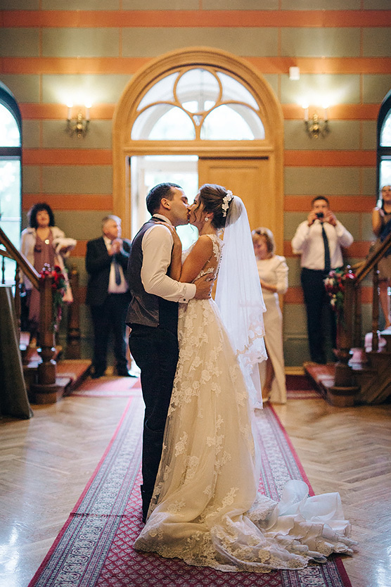 Фотосъемка свадебного венчания в церкви. Свадебный фотограф в Риге Юрий Кор