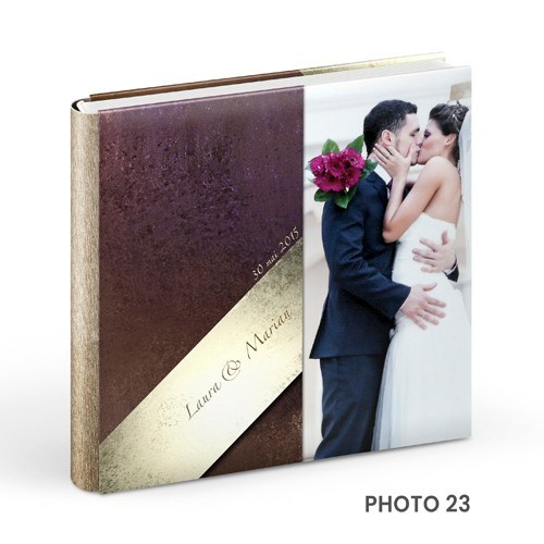 - Copertă delicată pentru album de botez cu tematică copilărie  - Model vesel de copertă album foto botez pentru fetiță/băiețel  - Album de botez cu copertă personalizată și design elegant  - Copertă colorată și jucăușă pentru albumele de botez.alinofotostudio,fotograf Botoșani ,fotograf Iași,fotograf Suceava ,Alin chirila fotograf, album botez, Photobook , servicii fotobotez,servicii foto video botez ,- Copertă elegantă pentru album de nuntă din piele albă  - Model rafinat de copertă album foto nuntă personalizat  - Copertă premium pentru album foto de nuntă – design clasic  - Album de nuntă cu copertă din materiale fine și detalii de lux.Colectia Swarovski.   Celebrele cristale Swarovski asezate cu inspiratie pe linii grafice rafinate dau strãlucire si stil invitatiei de a deschide un album de referintã.Colectia Elite.   Impresionat înainte de a deschide albumul. Imagine si decor imprimate de înaltã calitate pe coperta din piele ecologicã.Colectia Photo.   Aceastã colectie dã o idee clarã asupra continutului prin acoperirea copertii cu modele creative pe hârtie foto înfoliate pentru rezistentã în timp si pentru a fi foarte plãcute la atingere.