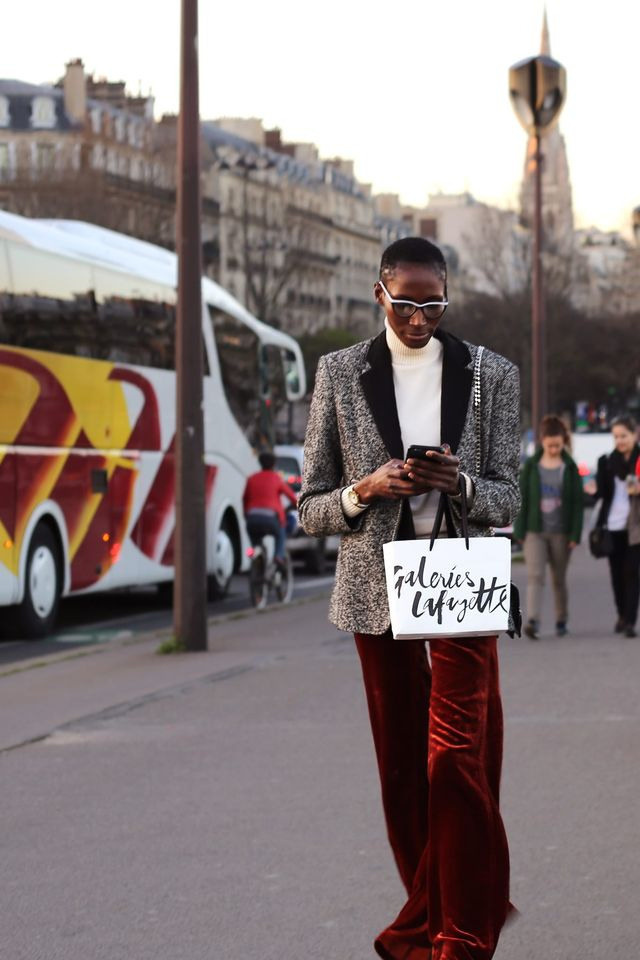 SCÈNES DE LA VIE PARISIENNE. Natalia Bogdanovska. Films et photographie corporate en France
