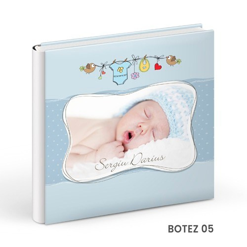 - Copertă delicată pentru album de botez cu tematică copilărie  - Model vesel de copertă album foto botez pentru fetiță/băiețel  - Album de botez cu copertă personalizată și design elegant  - Copertă colorată și jucăușă pentru albumele de botez.alinofotostudio,fotograf Botoșani ,fotograf Iași,fotograf Suceava ,Alin chirila fotograf, album botez, Photobook , servicii fotobotez,servicii foto video botez 
