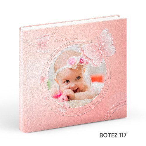 - Copertă delicată pentru album de botez cu tematică copilărie  - Model vesel de copertă album foto botez pentru fetiță/băiețel  - Album de botez cu copertă personalizată și design elegant  - Copertă colorată și jucăușă pentru albumele de botez.alinofotostudio,fotograf Botoșani ,fotograf Iași,fotograf Suceava ,Alin chirila fotograf, album botez, Photobook , servicii fotobotez,servicii foto video botez 