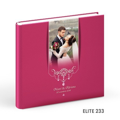 - Copertă delicată pentru album de botez cu tematică copilărie  - Model vesel de copertă album foto botez pentru fetiță/băiețel  - Album de botez cu copertă personalizată și design elegant  - Copertă colorată și jucăușă pentru albumele de botez.alinofotostudio,fotograf Botoșani ,fotograf Iași,fotograf Suceava ,Alin chirila fotograf, album botez, Photobook , servicii fotobotez,servicii foto video botez ,- Copertă elegantă pentru album de nuntă din piele albă  - Model rafinat de copertă album foto nuntă personalizat  - Copertă premium pentru album foto de nuntă – design clasic  - Album de nuntă cu copertă din materiale fine și detalii de lux.Colectia Swarovski.   Celebrele cristale Swarovski asezate cu inspiratie pe linii grafice rafinate dau strãlucire si stil invitatiei de a deschide un album de referintã.Colectia Elite.   Impresionat înainte de a deschide albumul. Imagine si decor imprimate de înaltã calitate pe coperta din piele ecologicã.