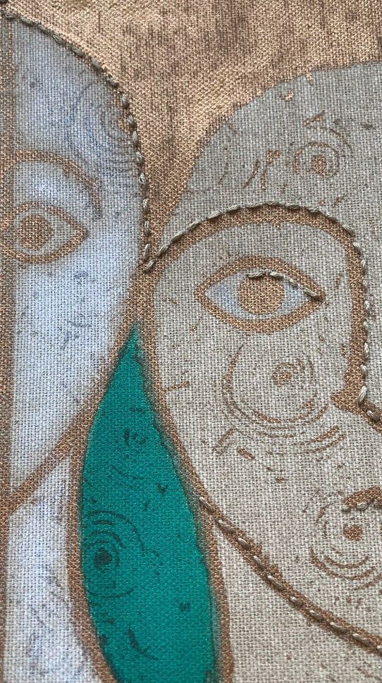 HOLY FACES  (2023) is a large-scale work (117 × 160 cm) that combines conceptual rigor with refined material richness. The modular repetition of three faces, printed in linocut with golden ink, creates an intense and hypnotic choral presence. Hand stitching, oil painting, and gold leaf interventions make each section unique and unrepeatable.Exhibited three times — twice in abbeys and once in a prestigious winery — and published in a catalogue, the work represents a key piece in Nadia Kuprina’s artistic research, ideal for a collection attentive to the dialogue between contemporary art, spirituality, and craftsmanship.