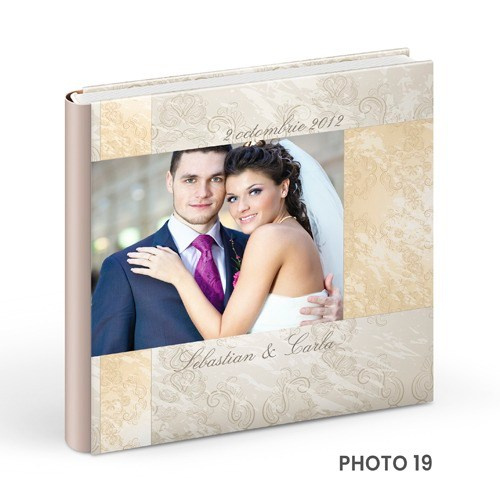 - Copertă delicată pentru album de botez cu tematică copilărie  - Model vesel de copertă album foto botez pentru fetiță/băiețel  - Album de botez cu copertă personalizată și design elegant  - Copertă colorată și jucăușă pentru albumele de botez.alinofotostudio,fotograf Botoșani ,fotograf Iași,fotograf Suceava ,Alin chirila fotograf, album botez, Photobook , servicii fotobotez,servicii foto video botez ,- Copertă elegantă pentru album de nuntă din piele albă  - Model rafinat de copertă album foto nuntă personalizat  - Copertă premium pentru album foto de nuntă – design clasic  - Album de nuntă cu copertă din materiale fine și detalii de lux.Colectia Swarovski.   Celebrele cristale Swarovski asezate cu inspiratie pe linii grafice rafinate dau strãlucire si stil invitatiei de a deschide un album de referintã.Colectia Elite.   Impresionat înainte de a deschide albumul. Imagine si decor imprimate de înaltã calitate pe coperta din piele ecologicã.Colectia Photo.   Aceastã colectie dã o idee clarã asupra continutului prin acoperirea copertii cu modele creative pe hârtie foto înfoliate pentru rezistentã în timp si pentru a fi foarte plãcute la atingere.