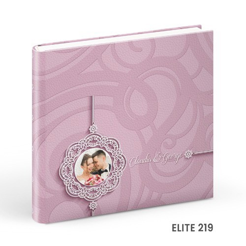 - Copertă delicată pentru album de botez cu tematică copilărie  - Model vesel de copertă album foto botez pentru fetiță/băiețel  - Album de botez cu copertă personalizată și design elegant  - Copertă colorată și jucăușă pentru albumele de botez.alinofotostudio,fotograf Botoșani ,fotograf Iași,fotograf Suceava ,Alin chirila fotograf, album botez, Photobook , servicii fotobotez,servicii foto video botez ,- Copertă elegantă pentru album de nuntă din piele albă  - Model rafinat de copertă album foto nuntă personalizat  - Copertă premium pentru album foto de nuntă – design clasic  - Album de nuntă cu copertă din materiale fine și detalii de lux.Colectia Swarovski.   Celebrele cristale Swarovski asezate cu inspiratie pe linii grafice rafinate dau strãlucire si stil invitatiei de a deschide un album de referintã.Colectia Elite.   Impresionat înainte de a deschide albumul. Imagine si decor imprimate de înaltã calitate pe coperta din piele ecologicã.