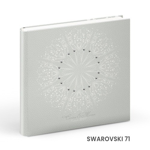- Copertă delicată pentru album de botez cu tematică copilărie  - Model vesel de copertă album foto botez pentru fetiță/băiețel  - Album de botez cu copertă personalizată și design elegant  - Copertă colorată și jucăușă pentru albumele de botez.alinofotostudio,fotograf Botoșani ,fotograf Iași,fotograf Suceava ,Alin chirila fotograf, album botez, Photobook , servicii fotobotez,servicii foto video botez ,- Copertă elegantă pentru album de nuntă din piele albă  - Model rafinat de copertă album foto nuntă personalizat  - Copertă premium pentru album foto de nuntă – design clasic  - Album de nuntă cu copertă din materiale fine și detalii de lux.Colectia Swarovski.   Celebrele cristale Swarovski asezate cu inspiratie pe linii grafice rafinate dau strãlucire si stil invitatiei de a deschide un album de referintã.