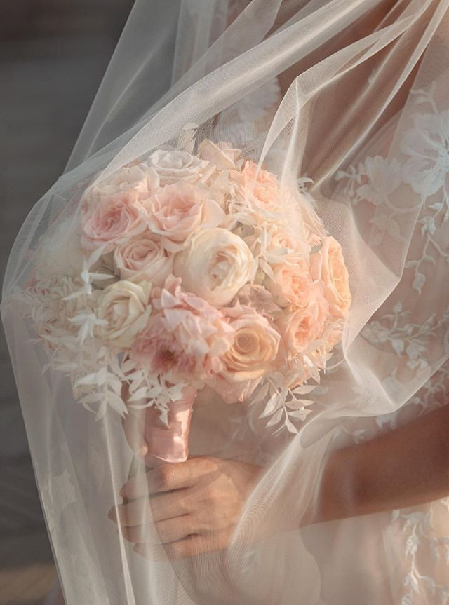 Līgavas pušķi pudera, persiku toņos. Event design, decoration, floristry, gift, Irina Novika, Riga, Latvia