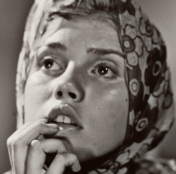 Portretfoto van Leyla. Portrait Photographer in Brussels & Amsterdam — Victoria Ushkanova