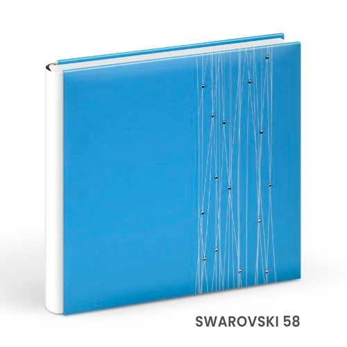 - Copertă delicată pentru album de botez cu tematică copilărie  - Model vesel de copertă album foto botez pentru fetiță/băiețel  - Album de botez cu copertă personalizată și design elegant  - Copertă colorată și jucăușă pentru albumele de botez.alinofotostudio,fotograf Botoșani ,fotograf Iași,fotograf Suceava ,Alin chirila fotograf, album botez, Photobook , servicii fotobotez,servicii foto video botez ,- Copertă elegantă pentru album de nuntă din piele albă  - Model rafinat de copertă album foto nuntă personalizat  - Copertă premium pentru album foto de nuntă – design clasic  - Album de nuntă cu copertă din materiale fine și detalii de lux.Colectia Swarovski.   Celebrele cristale Swarovski asezate cu inspiratie pe linii grafice rafinate dau strãlucire si stil invitatiei de a deschide un album de referintã.