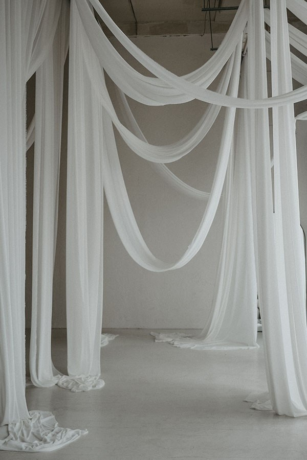 Nuomojamos Fotostudijos Vilniuje. Framed by Evelina | Vestuvių fotografė