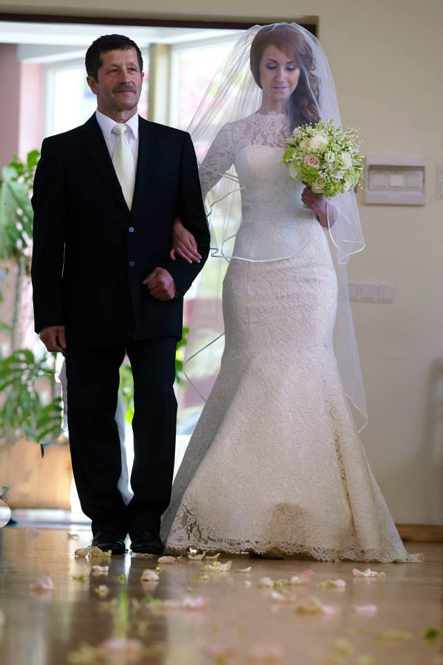 Pavasara līgavas pušķis  maiga gaiši zaļa krāsa ar maipuķiem un neļķiem.