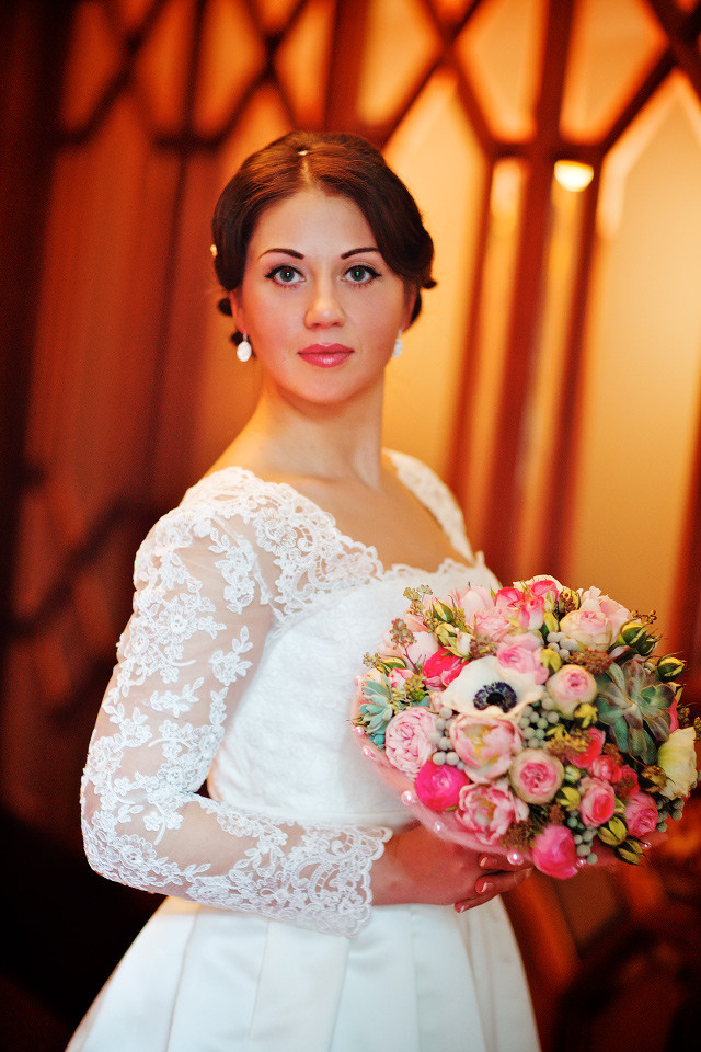 Līgavas pušķis  ar maiģi roza krāsa rozem ,tulpem, baltiem anemoniem un sukulentiem.