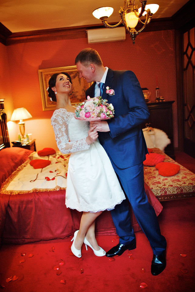 Līgavas pušķis  ar maiģi roza krāsa rozem ,tulpem, baltiem anemoniem un sukulentiem.