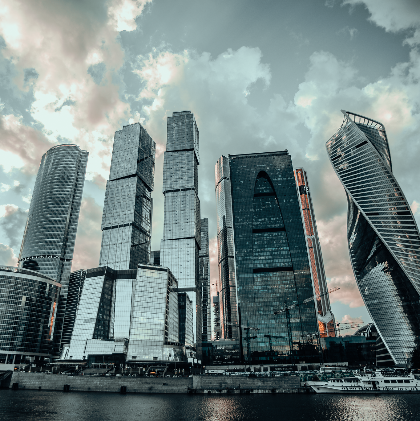 🏡. Mark Smilyanic | Portrait and Adventure Photographer from Belgrade