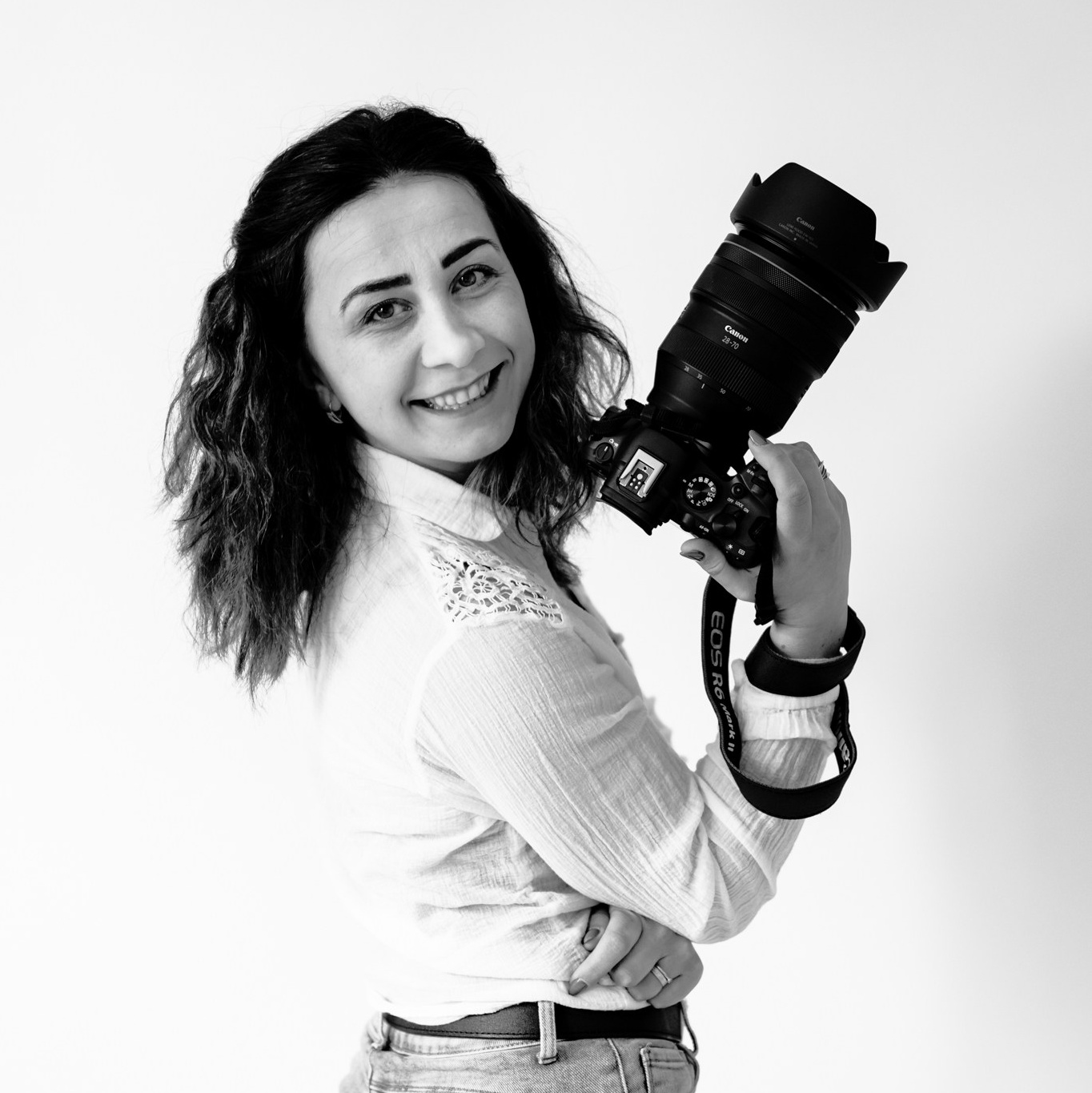 Despre mine. Portré 📸 Photographer | Newborn photos • Maternity photos • Engagements • Weddings • Events • Portraits • Families • Birthdays • Parties