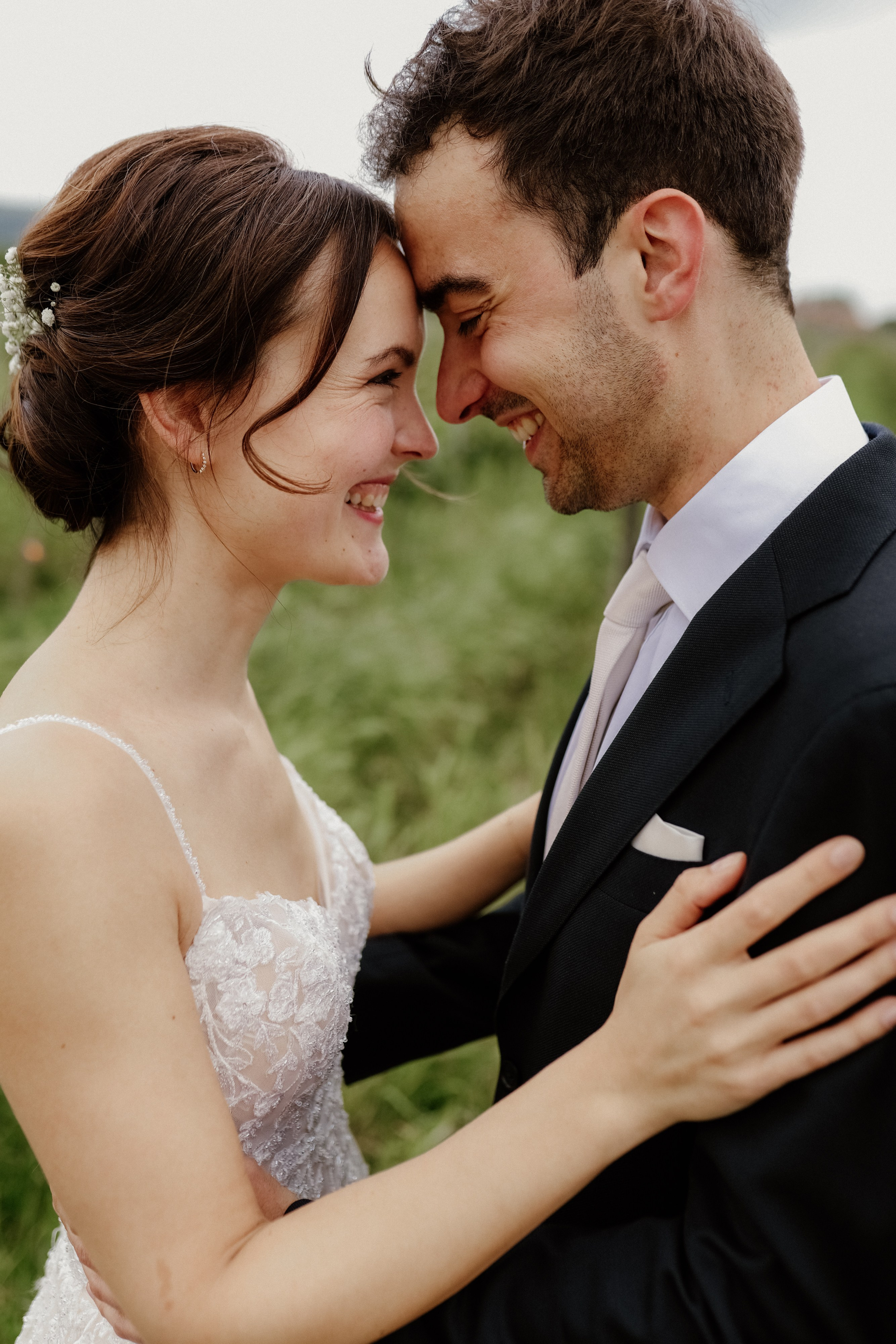 Paarshooting im Tanzlokal und den Weinbergen Neustadt – moderne Hochzeitsfotos Pfalz