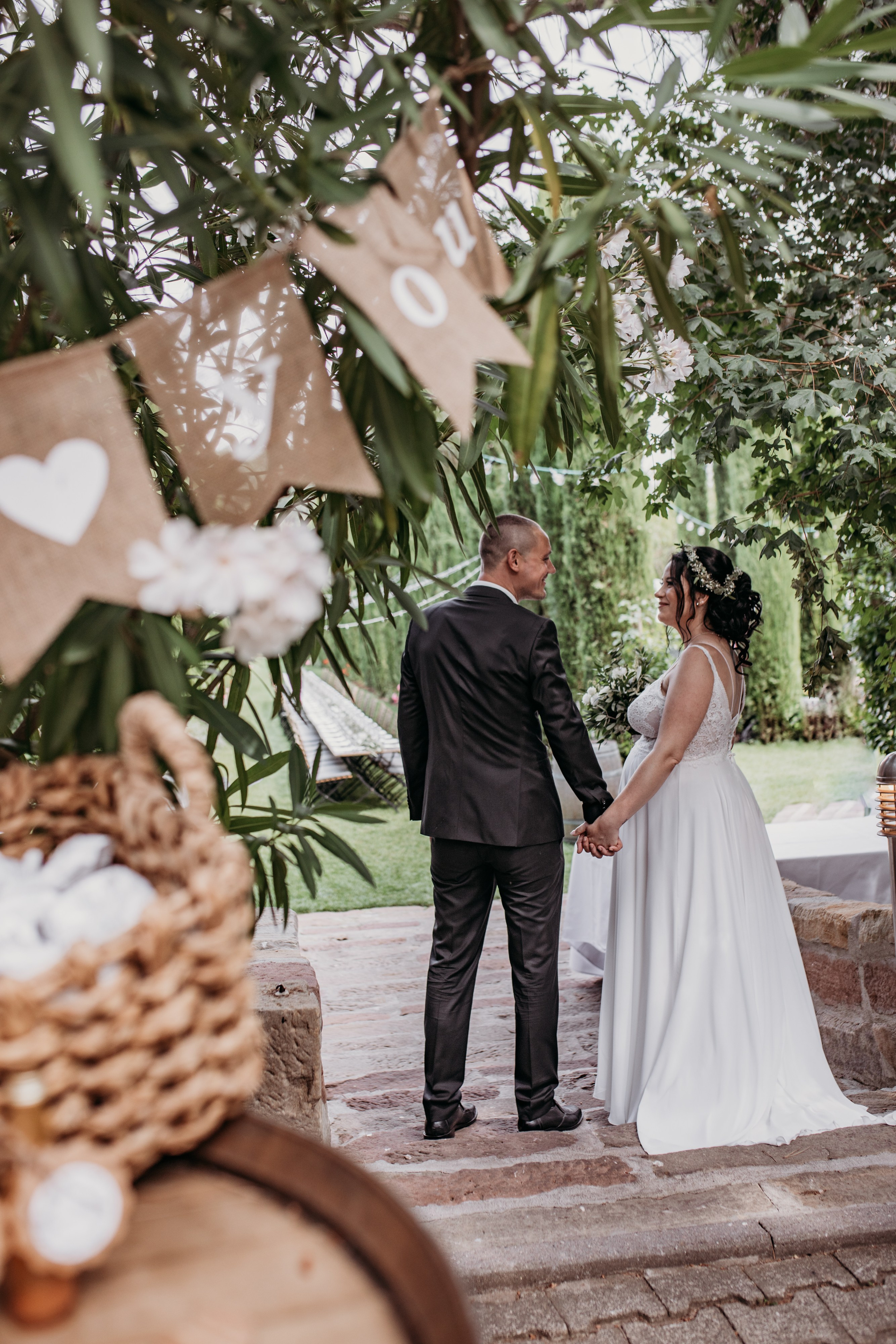 Emotionale Momente während der Trauung im Weingut Mussler – Hochzeitsfotografin für freie Trauung bei Frankfurt am Main