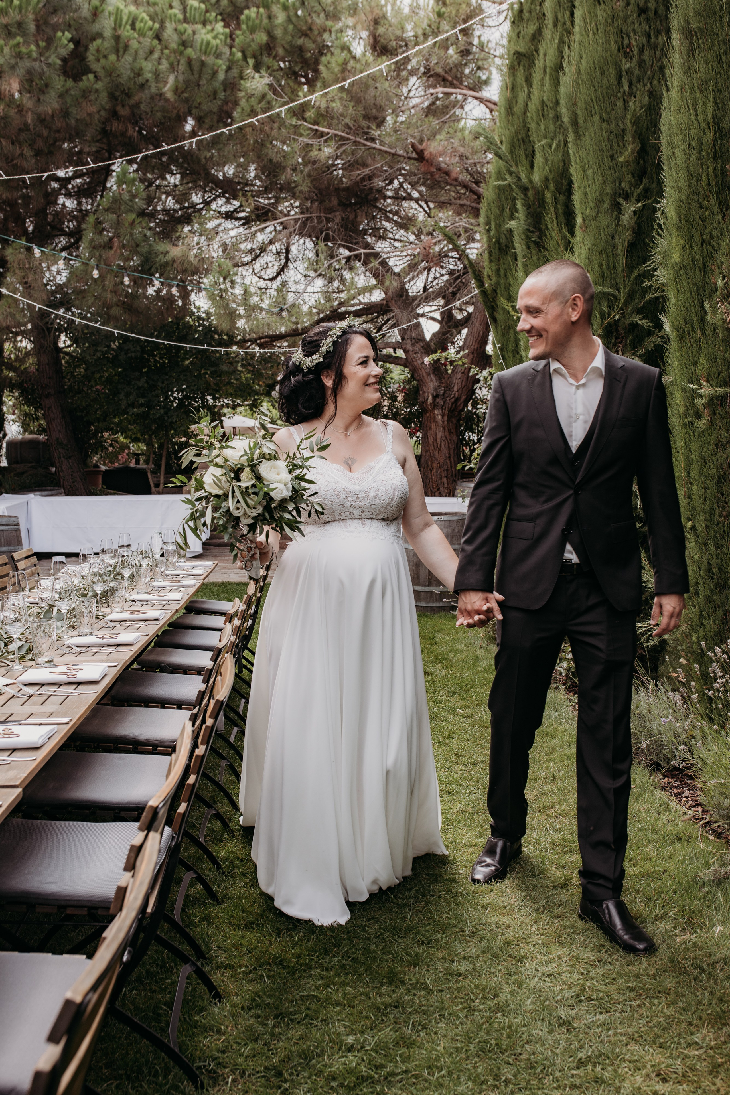 Brautpaar im Weingut Mussler in der Pfalz – authentische Hochzeitsfotografie bei Mannheim