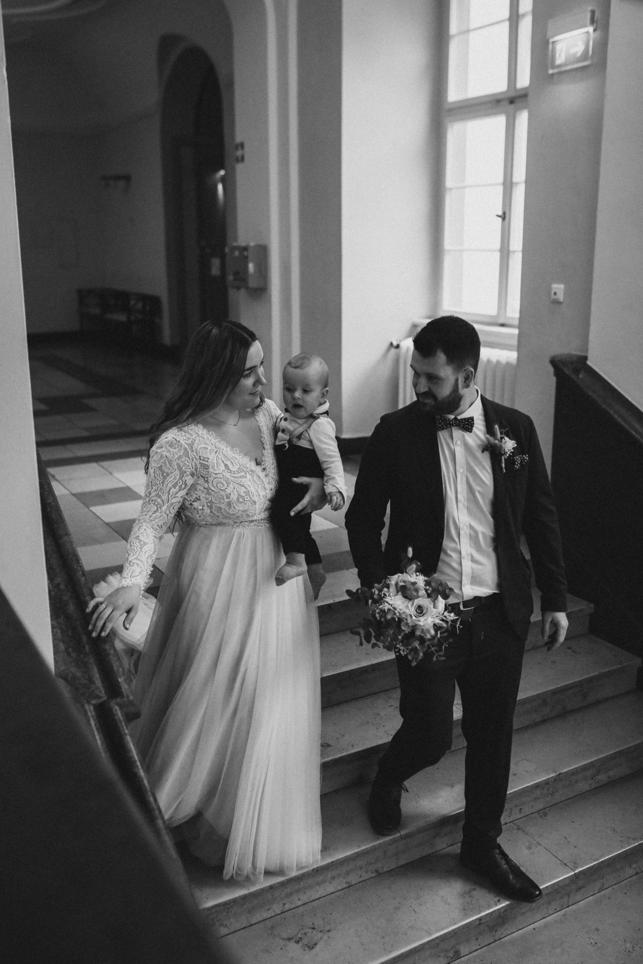 Brautpaar bei der standesamtlichen Trauung im Standesamt Heidelberg – authentische Hochzeitsfotografie in Heidelberg