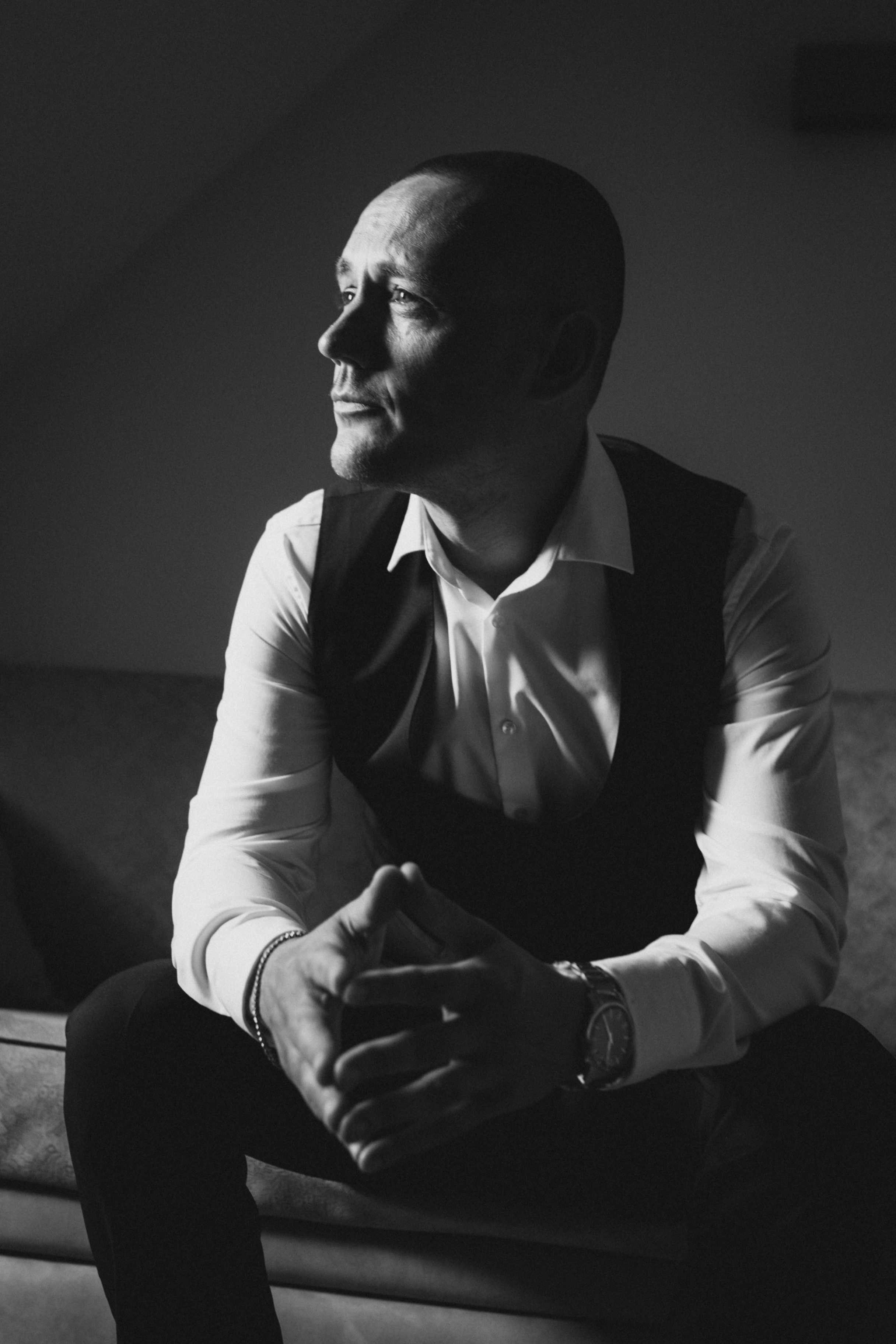 Brautpaar im Weingut Mussler in der Pfalz – authentische Hochzeitsfotografie bei Mannheim