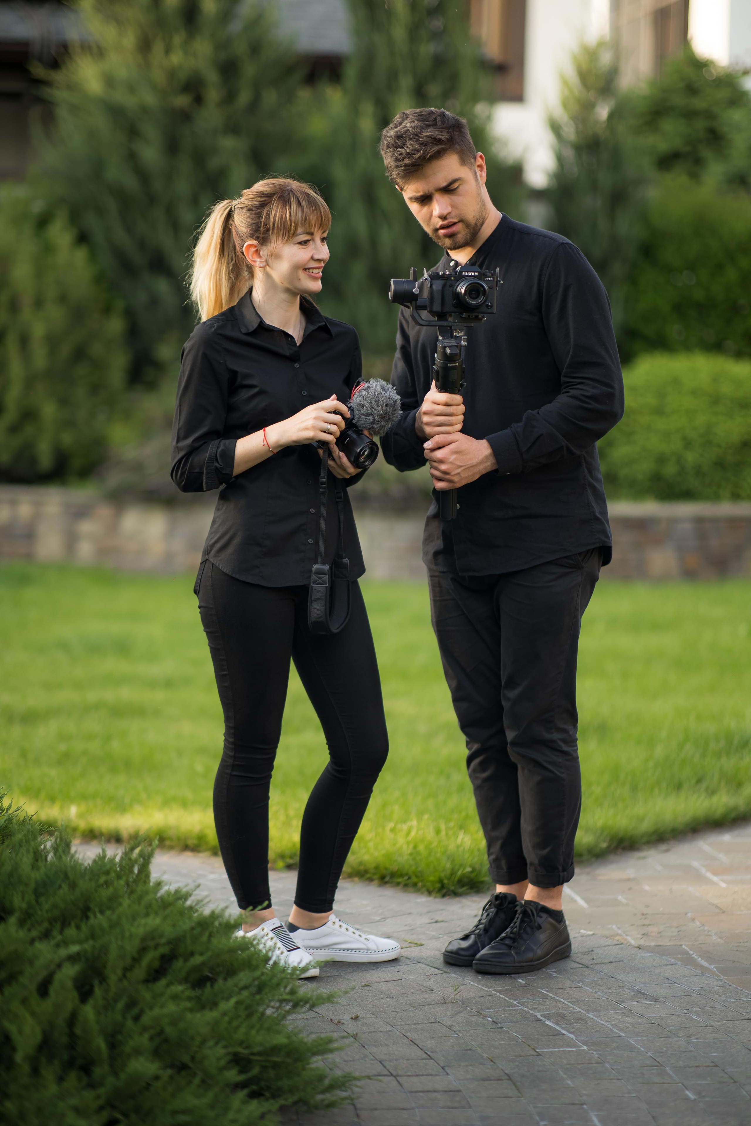 Контакти. Весільна та інші різновиди відеозйомки