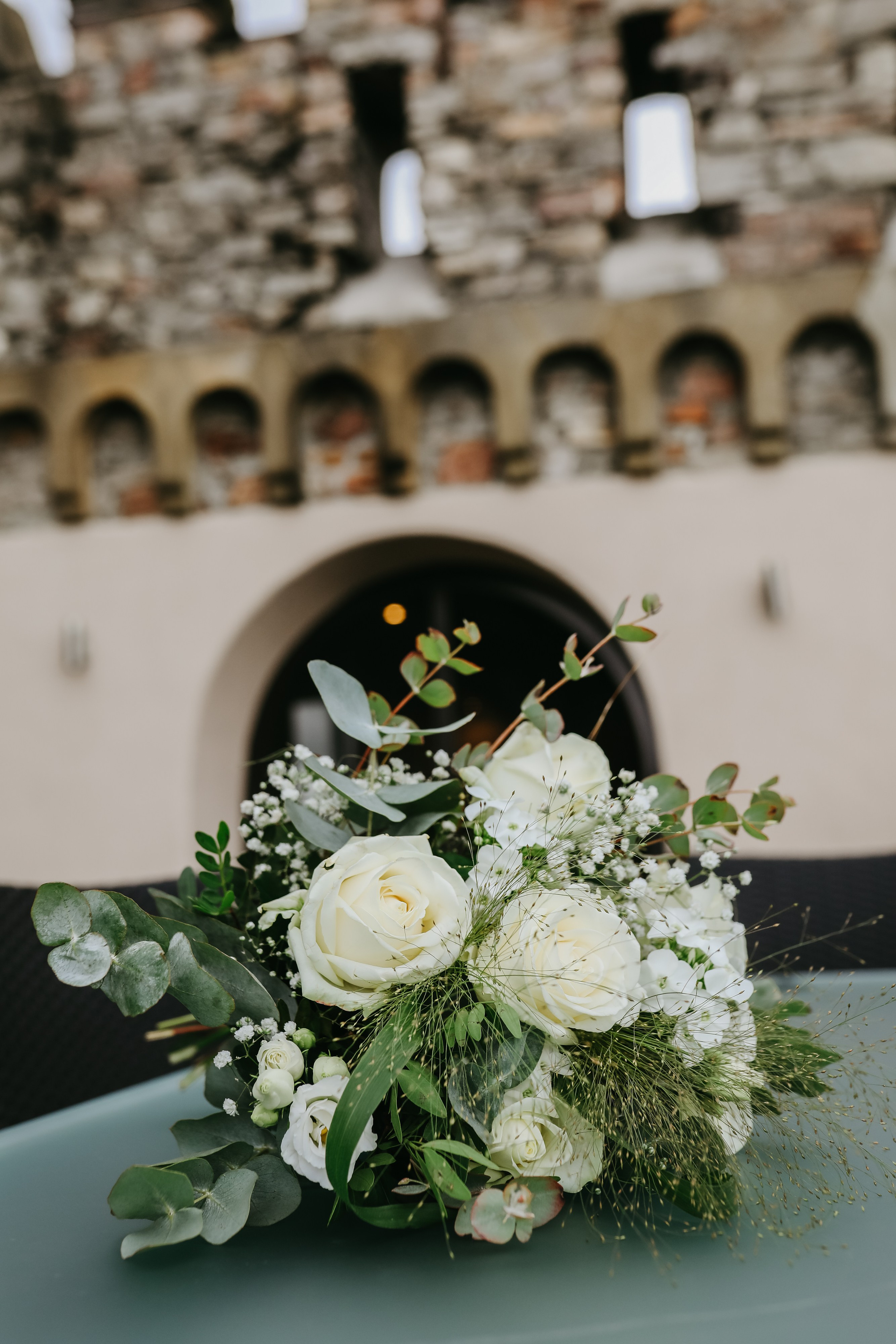 Elegante Hochzeitstafel auf Burg Schwarzenstein – Hochzeitsfotos für Paare aus Frankfurt am Main
