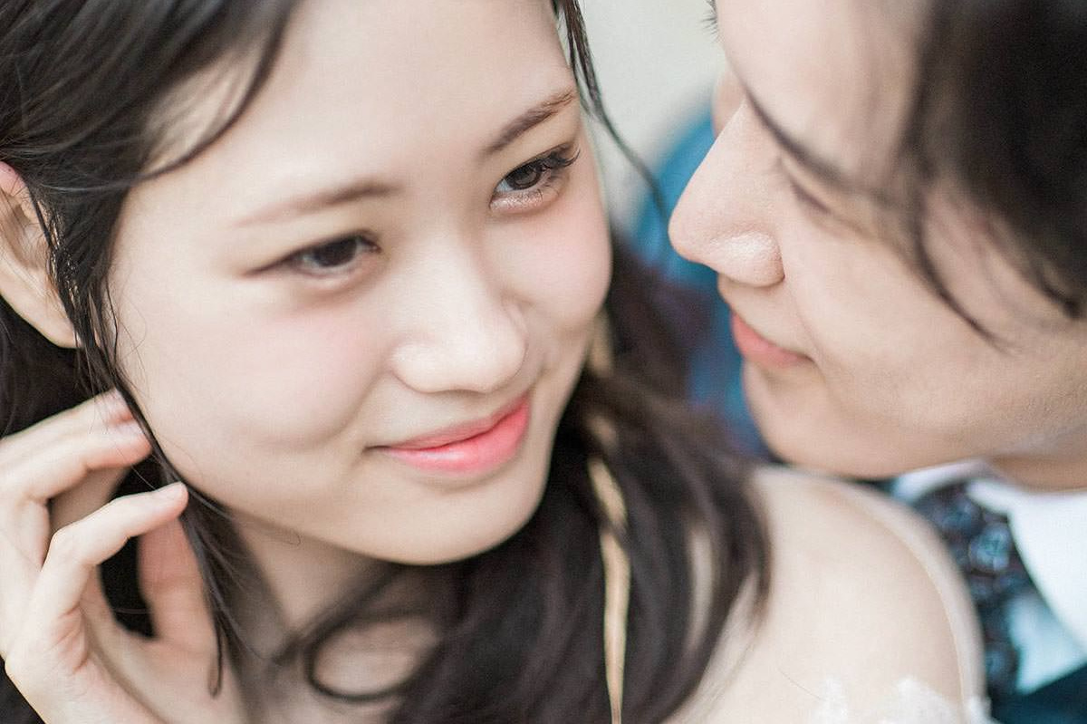 How to Have the Best Asian-Style Sunrise Engagement Session in Prague