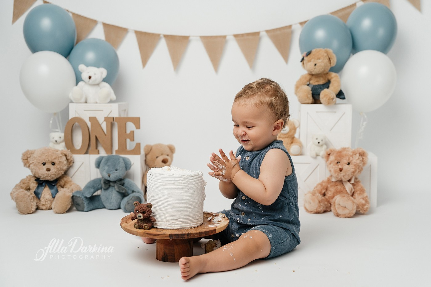 Cake smash session price guide. Newborn and family photographer. Hills District. Sydney