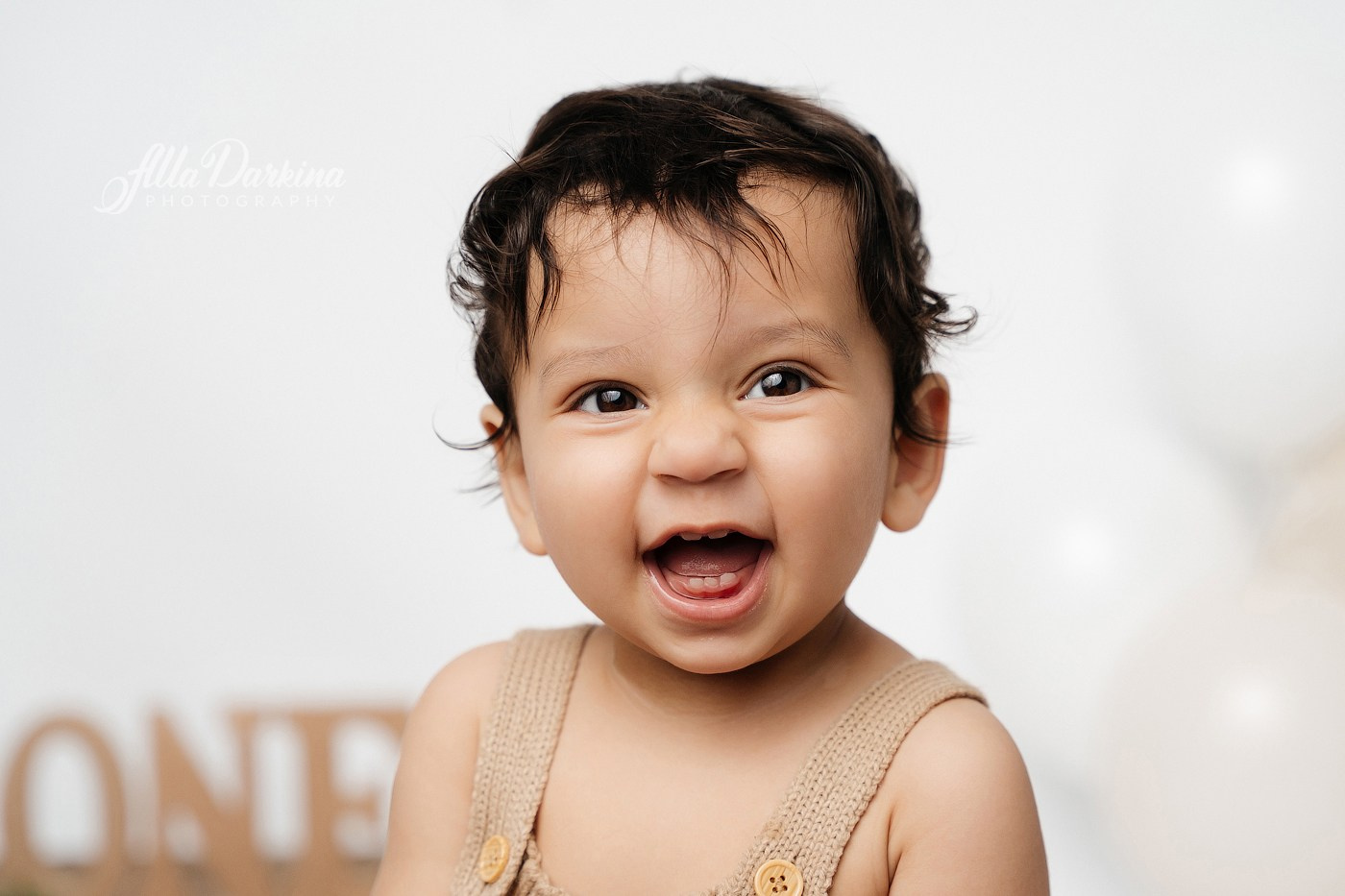 Cake smash session. Newborn and family photographer. Hills District. Sydney