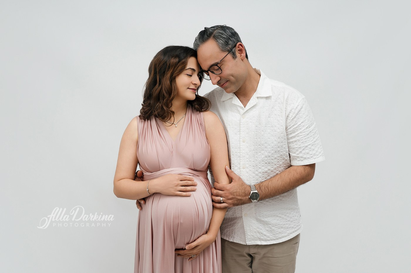 Maternity session session price guide. Newborn and family photographer. Hills District. Sydney
