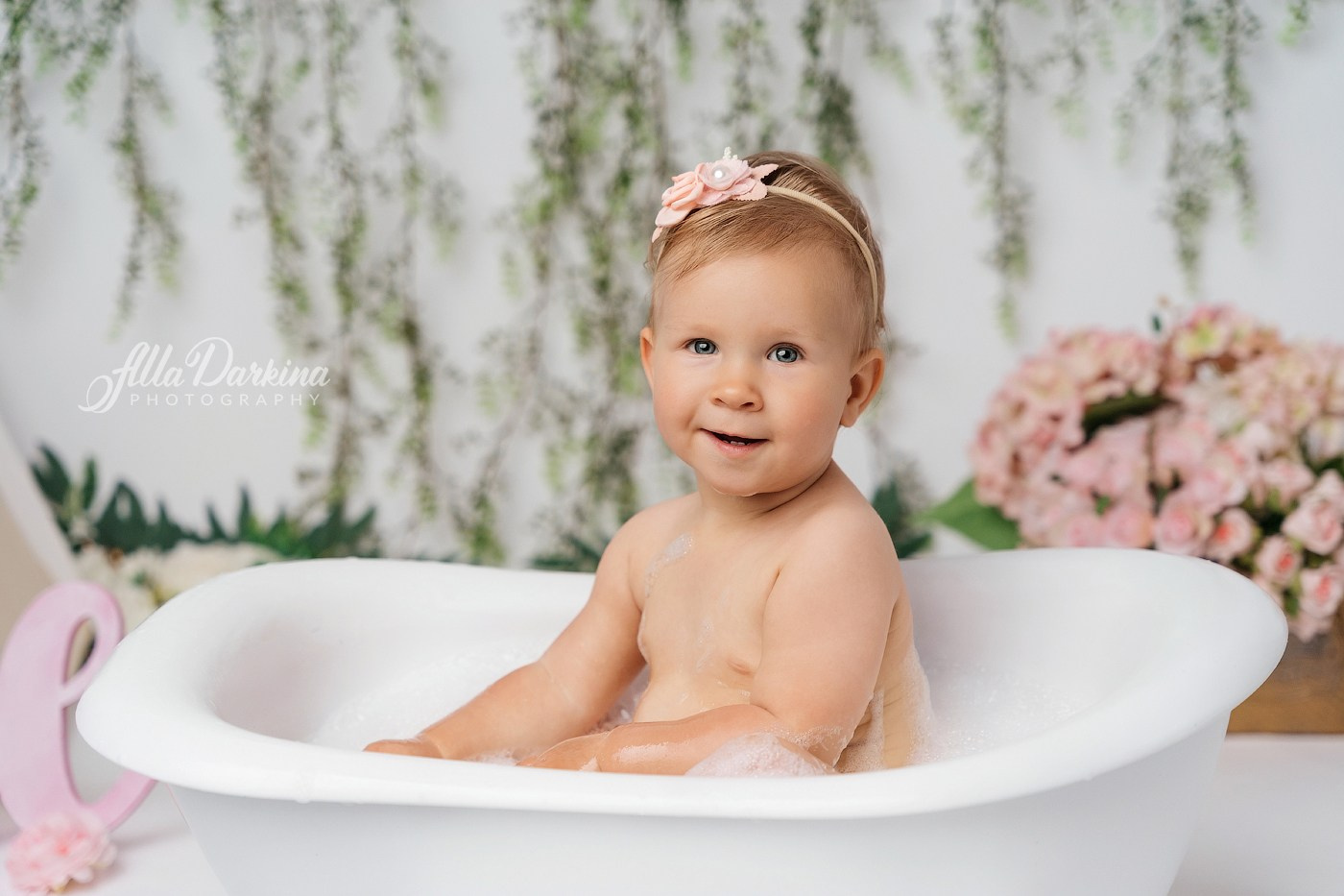 Cake smash session price guide. Newborn and family photographer. Hills District. Sydney